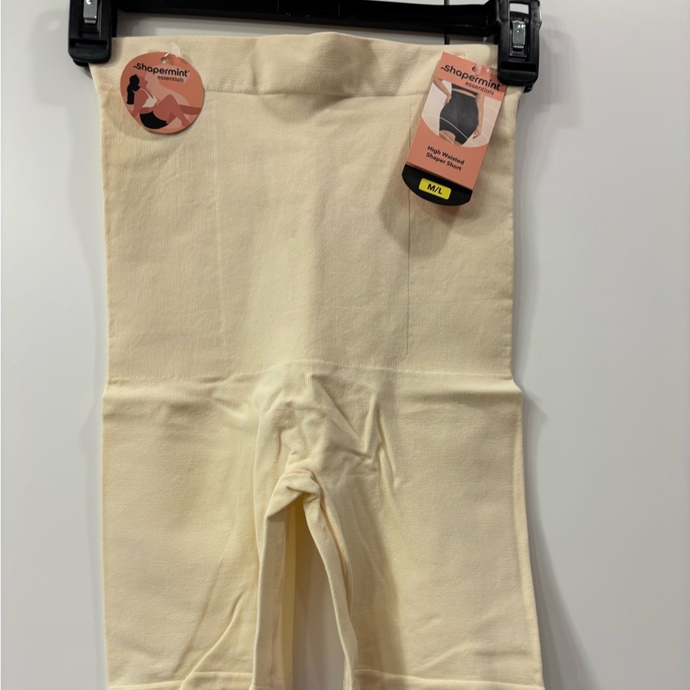 Shapermint Essentials
All Day Every Day High Waisted Shaper shorts - Picture 2 of 3